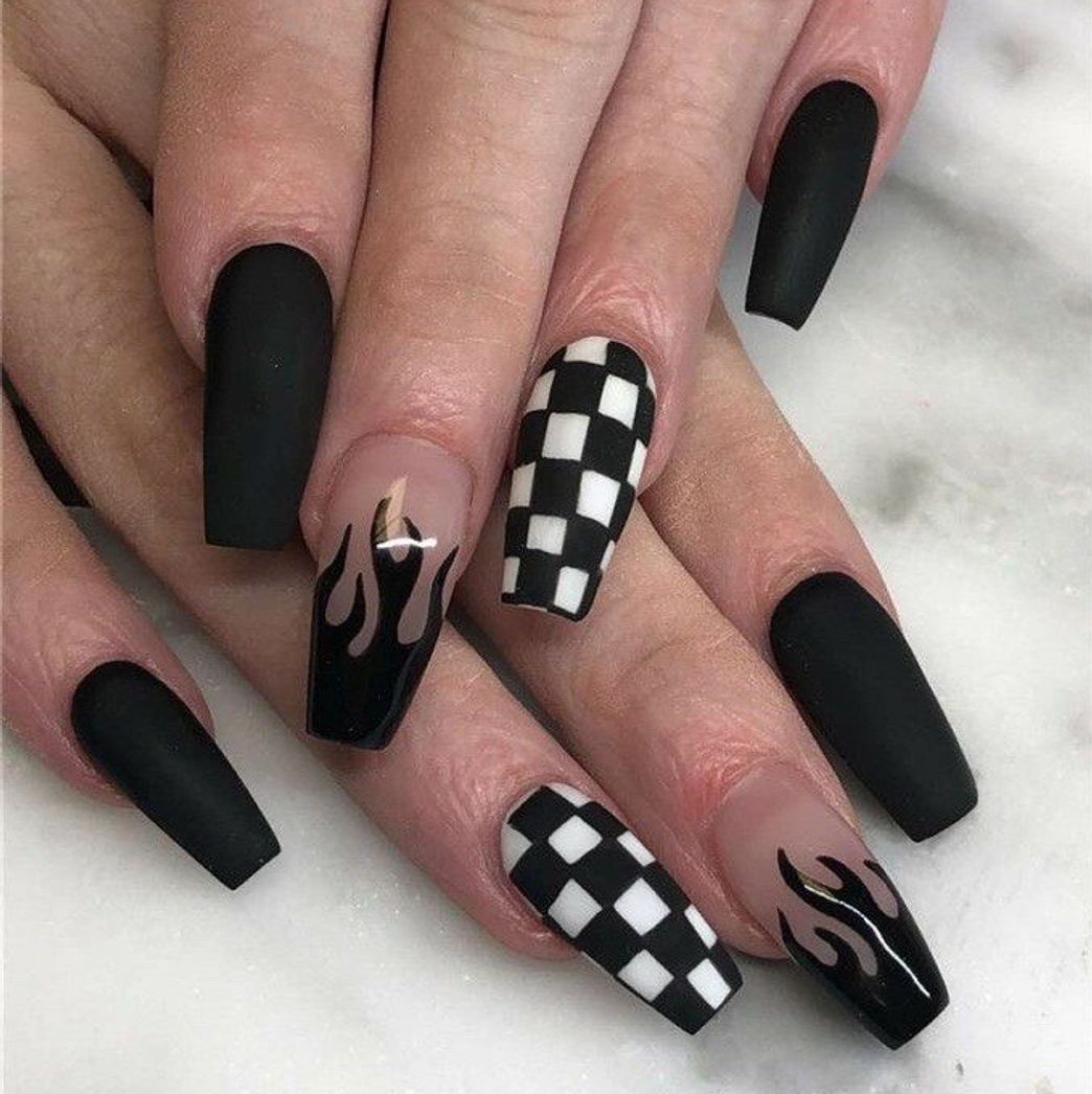 Moda Nails