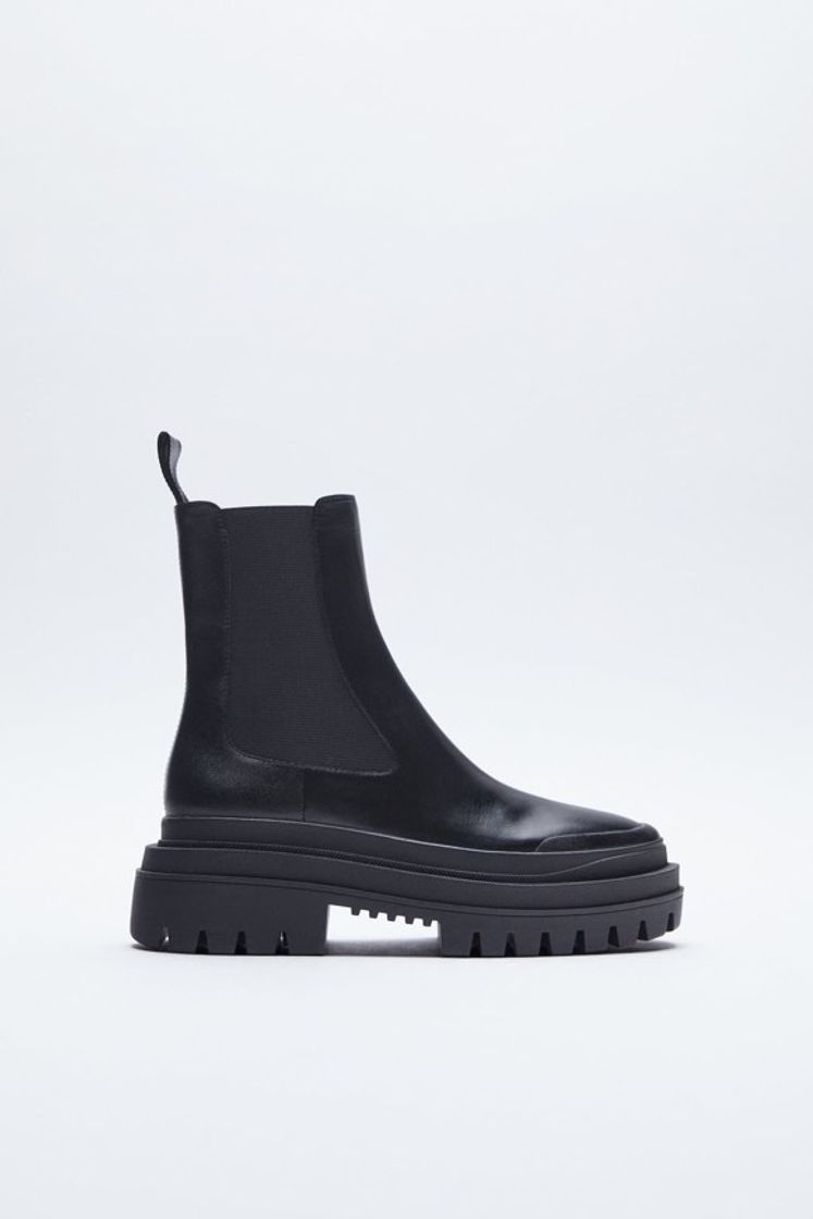 Fashion Bota de piel negra de Zara 