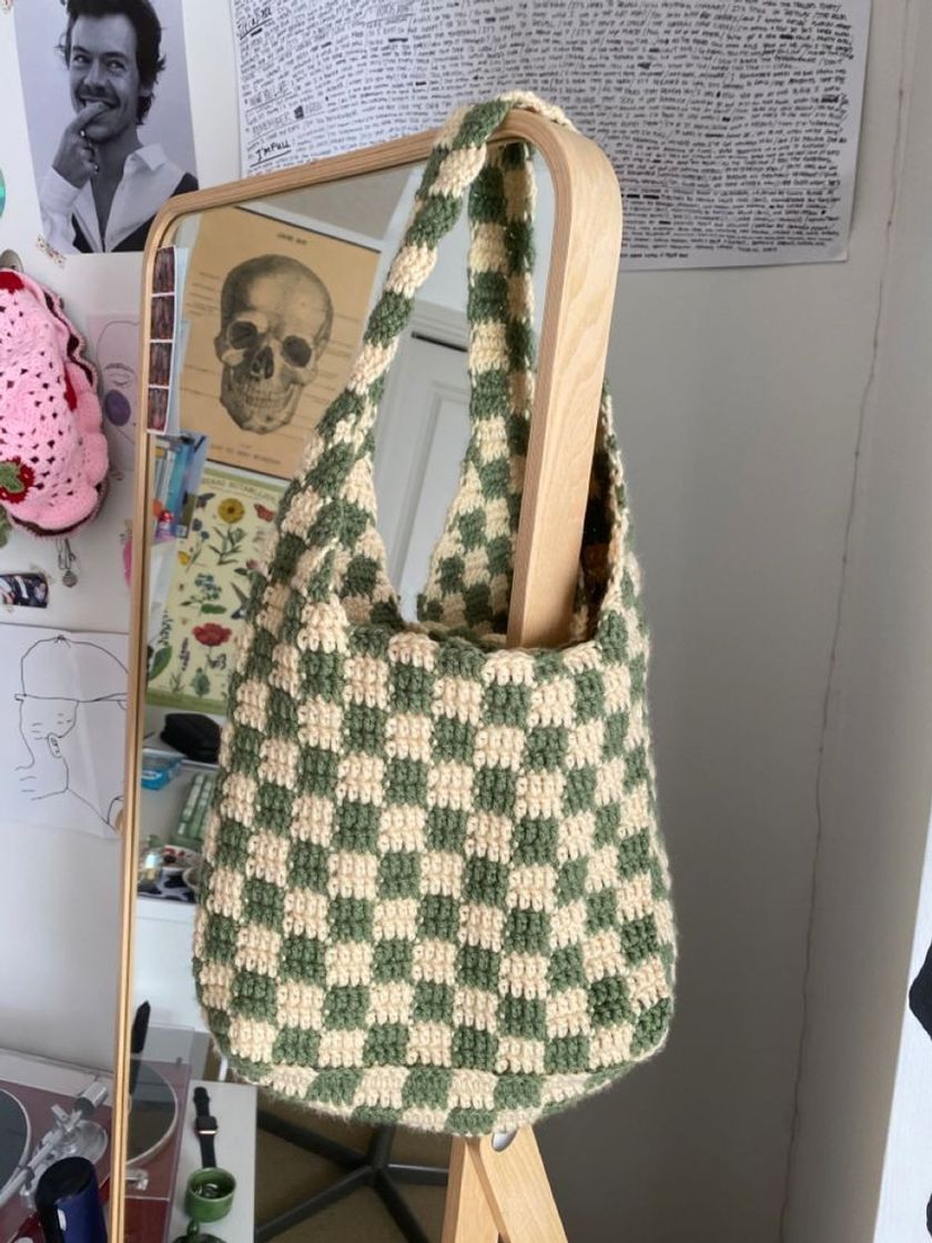 Moda green and white checkered crochet bag