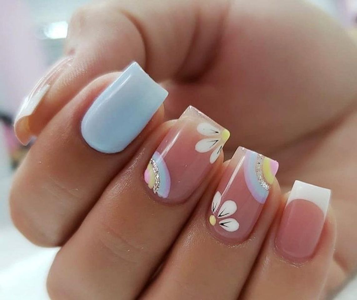 Fashion Diseño de uñas celeste con flores 💐 💙