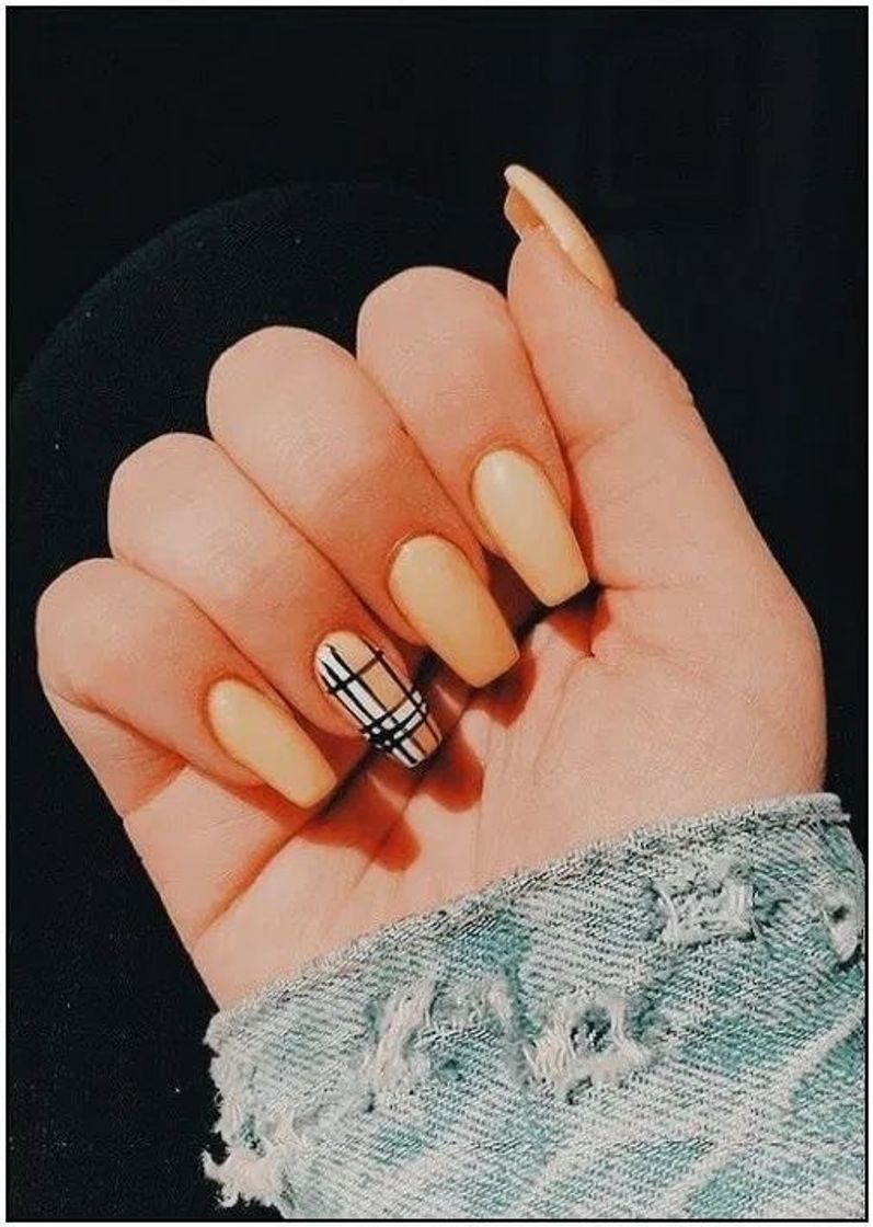 Fashion Yellow Nails 