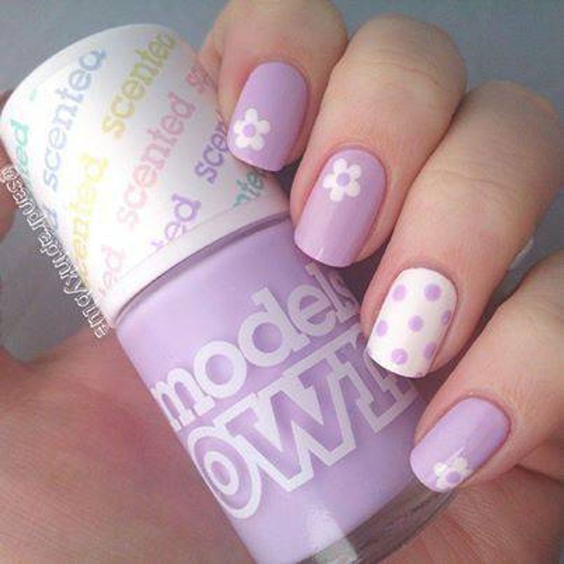 Moda Lilac nails