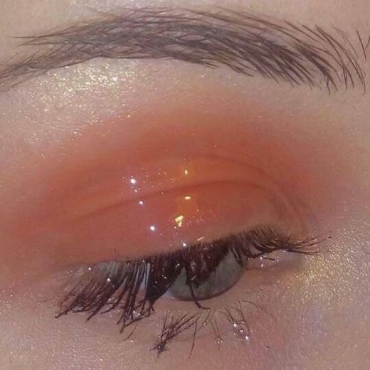 peachy glossy makeup look 🍑✨
