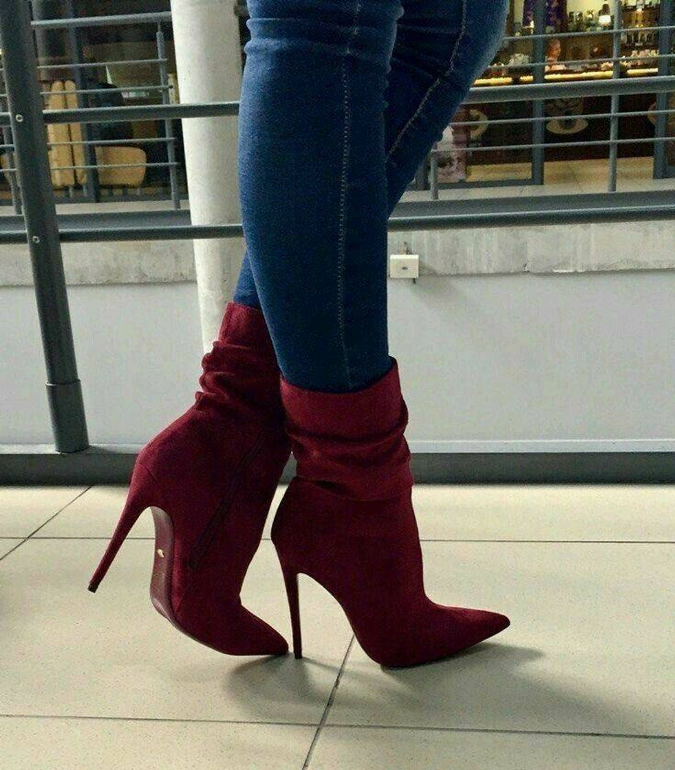 Social Bota vermelha bico fino e salto agulha