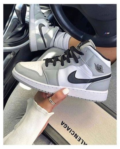 Que Jordan 1 Smoke Grey