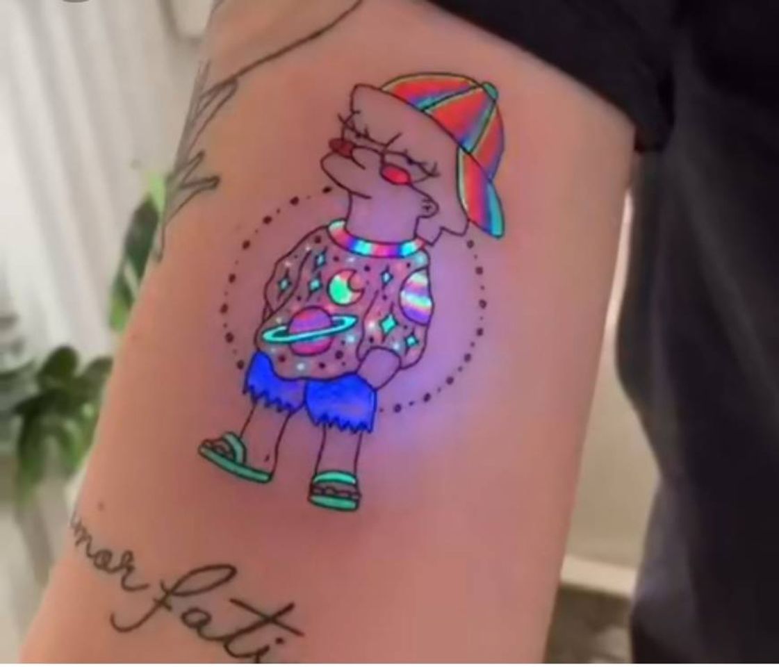 Social Tatuagem que brilha no escuro