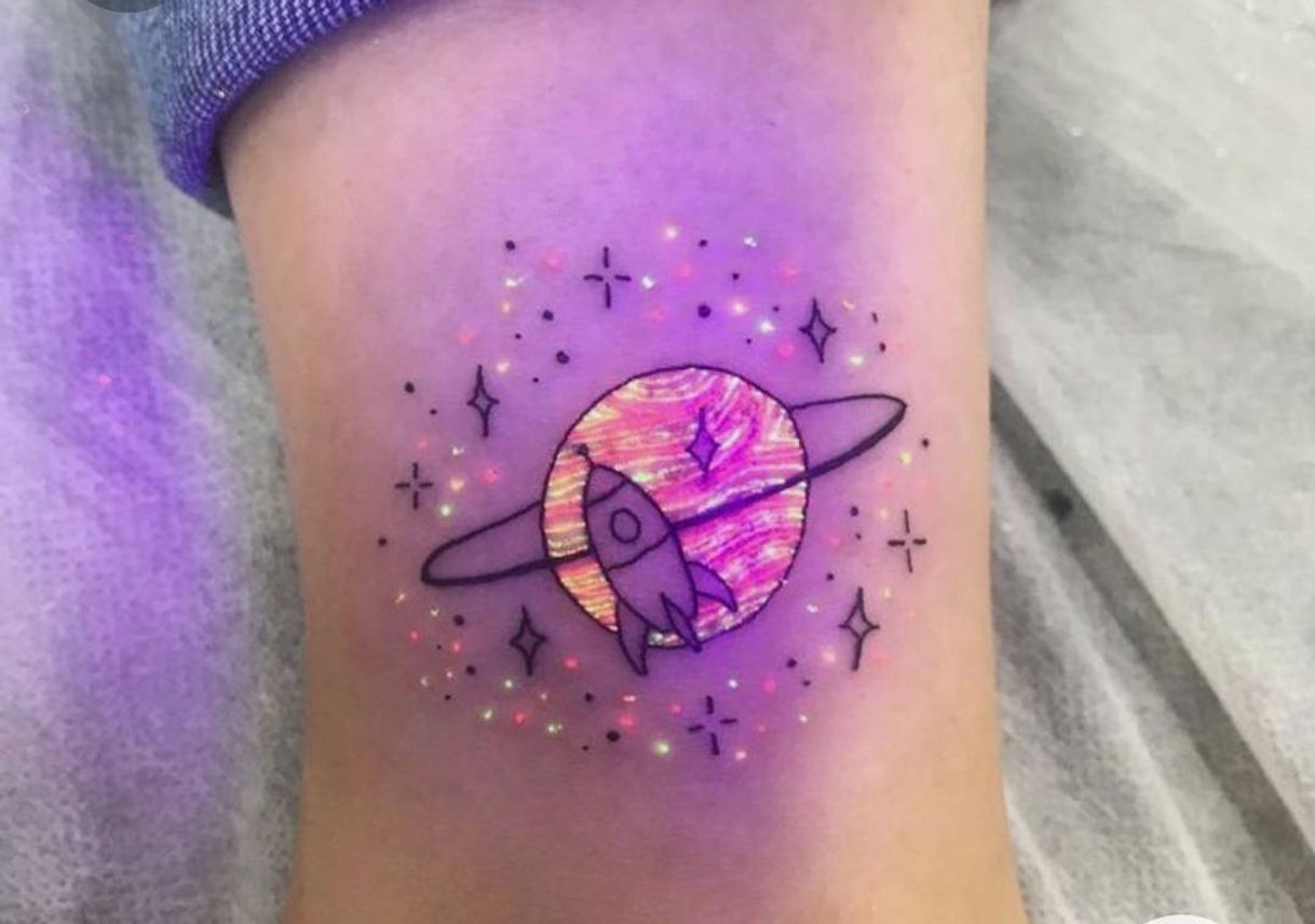 Social Tatuagem que brilha no escuro
