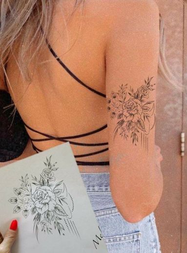 Tatuagem com flores belíssimas