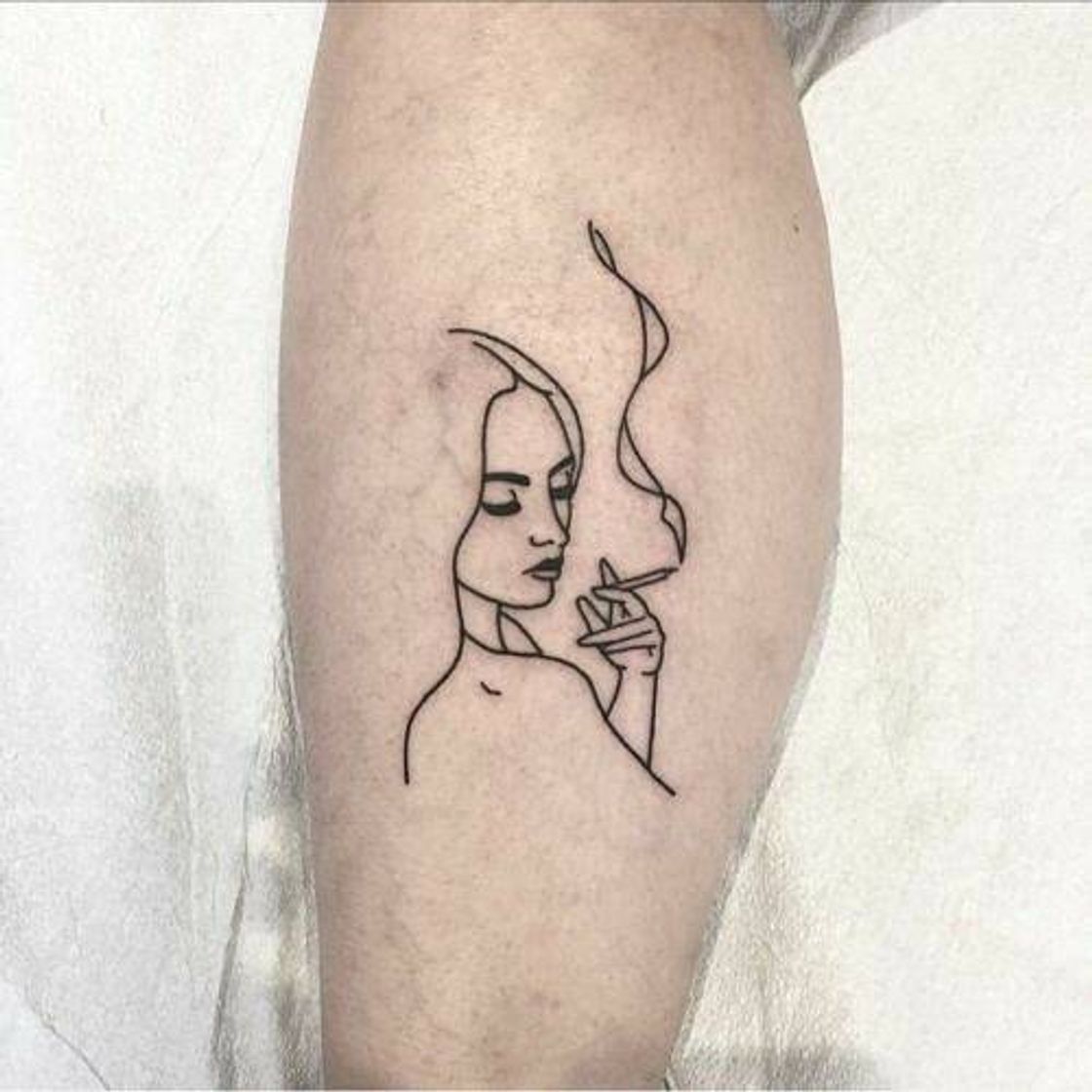 Social tattoo feminina 