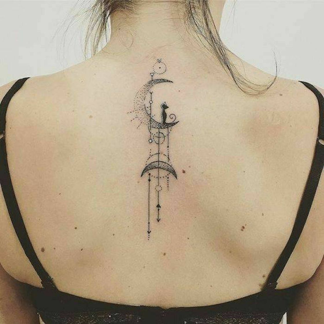 Social tattoo feminina 