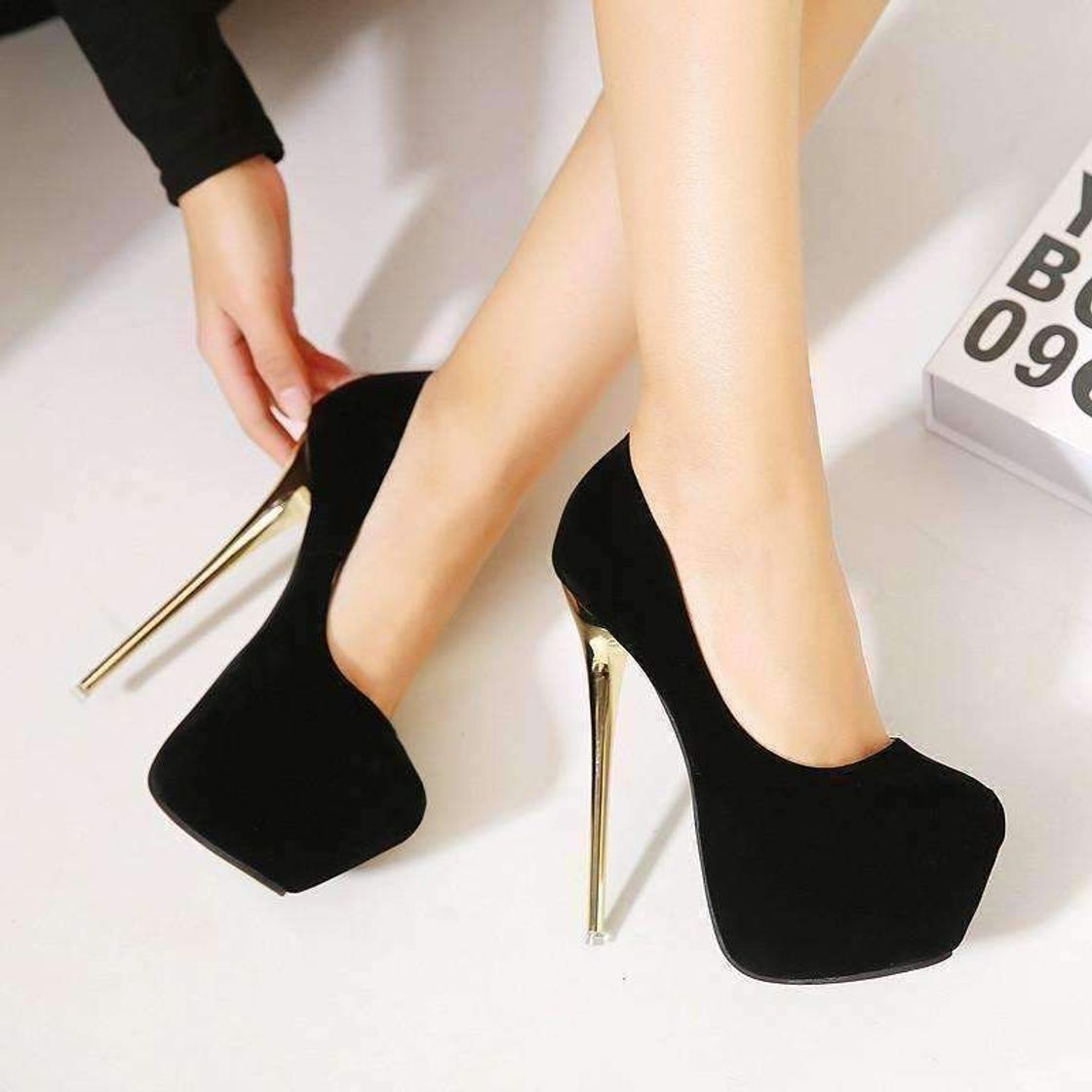 Fashion Round Toe Gold Pleated Women High Heel Shoes
