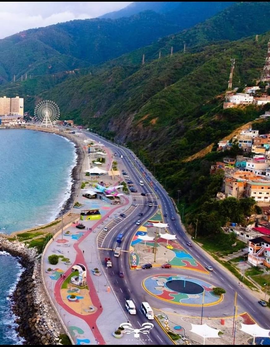 Lugares Hermosa vista aérea del Boulevard de la ciudad de la Guaira 