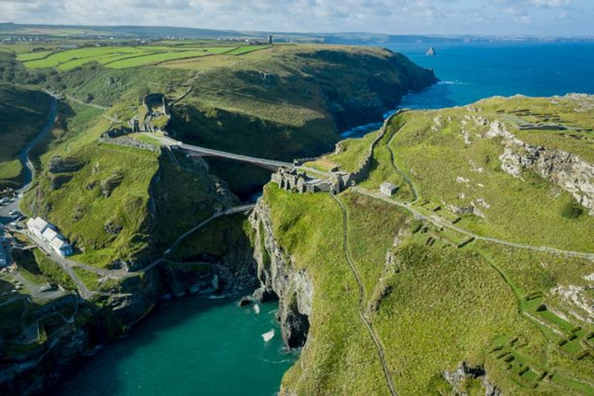 Place Tintagel Castle