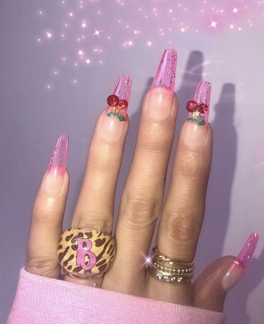 Moda Unhas com rosa transparentes e cerejas 