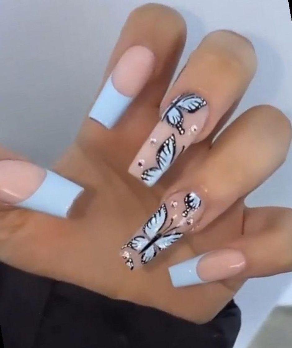 Moda Unhas com francesinha e borboletas 