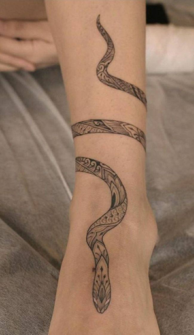 Moda Tatuagem cobra enrolada no pé