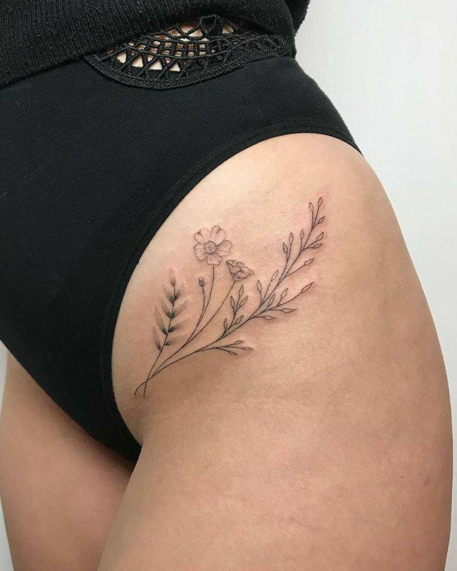 Tatuagens femininas delicadas.