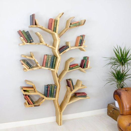 Estantes que parecem árvores para guardar os livros!