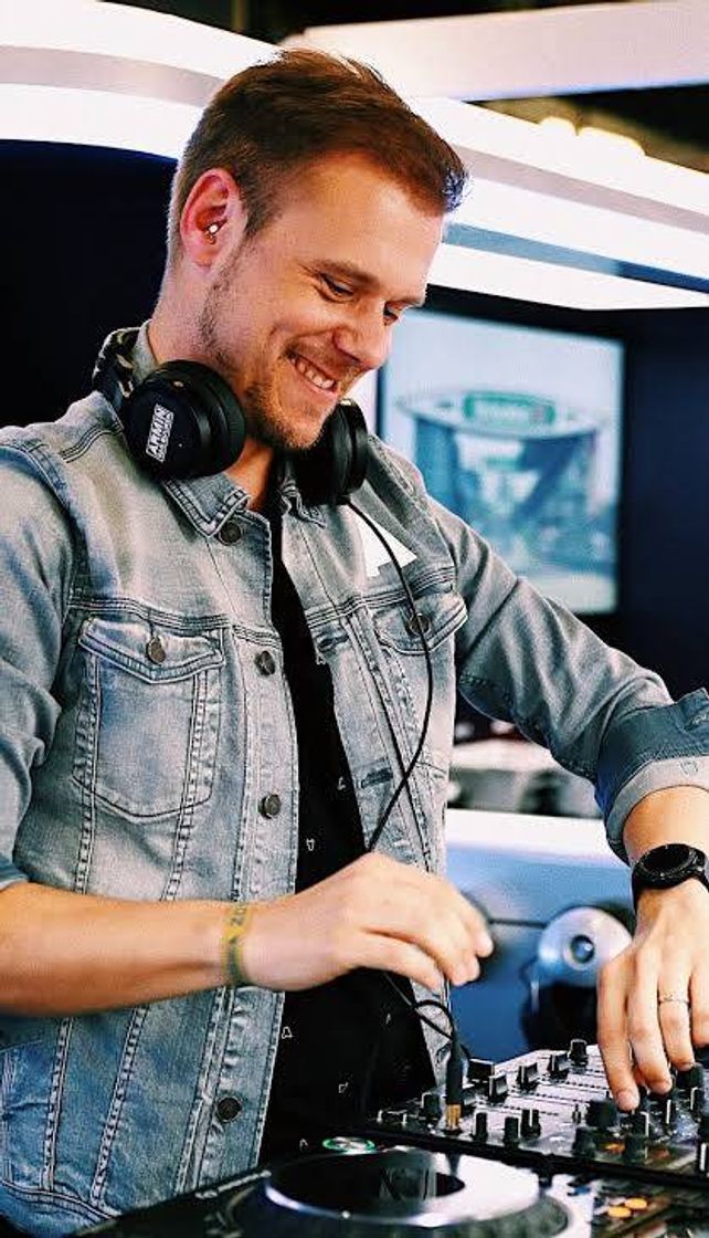 Canción Armin Van Buuren