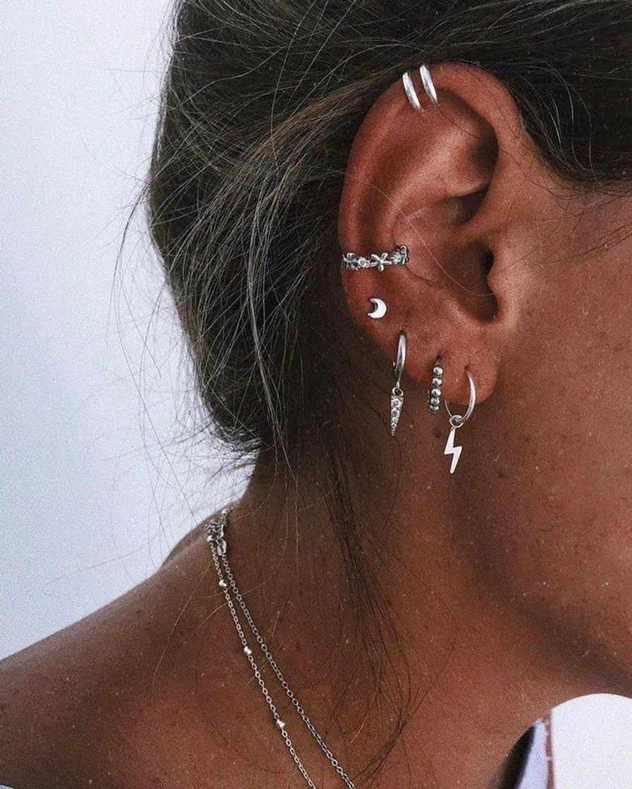 Social Piercing na orelha 