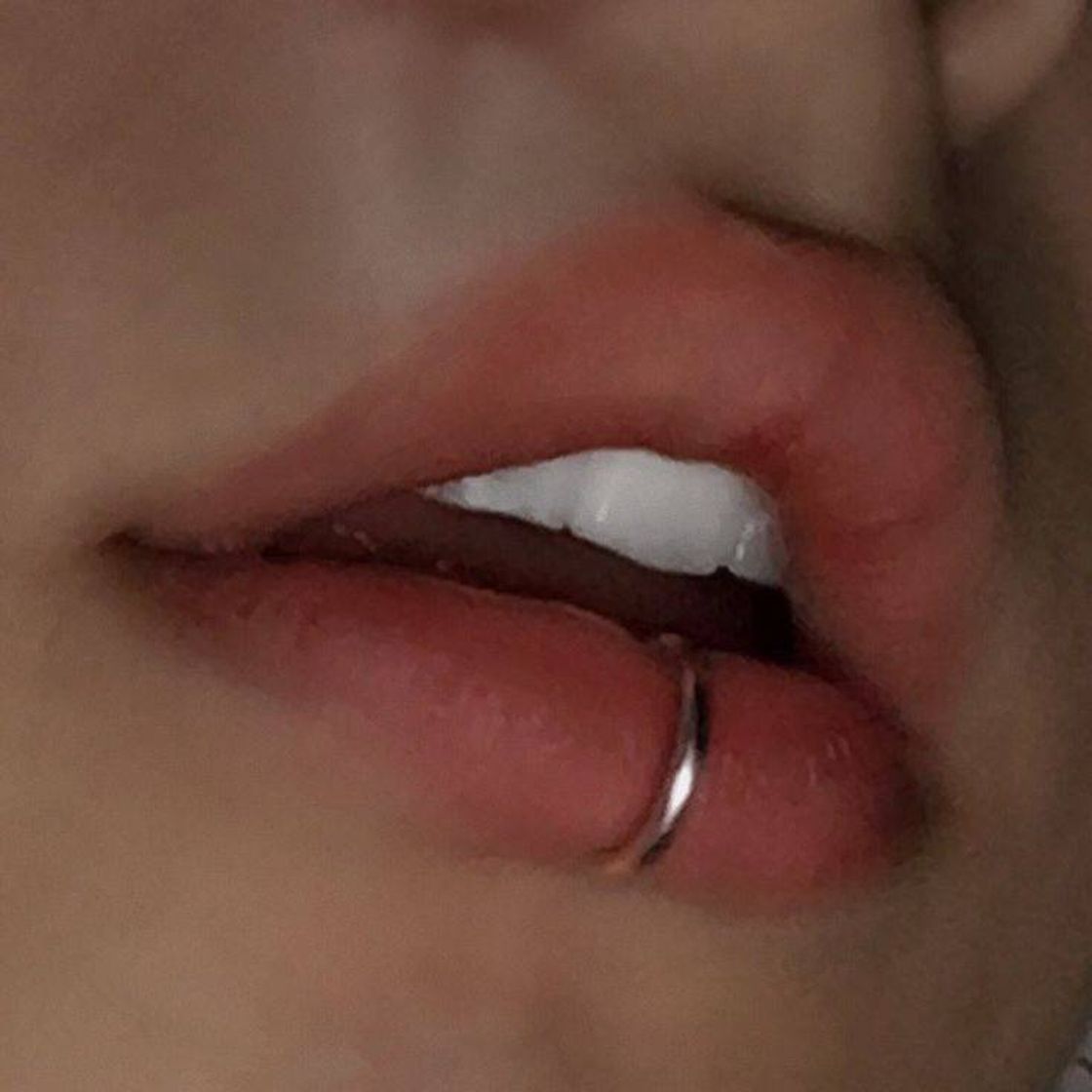 Social Piercing nos lábios