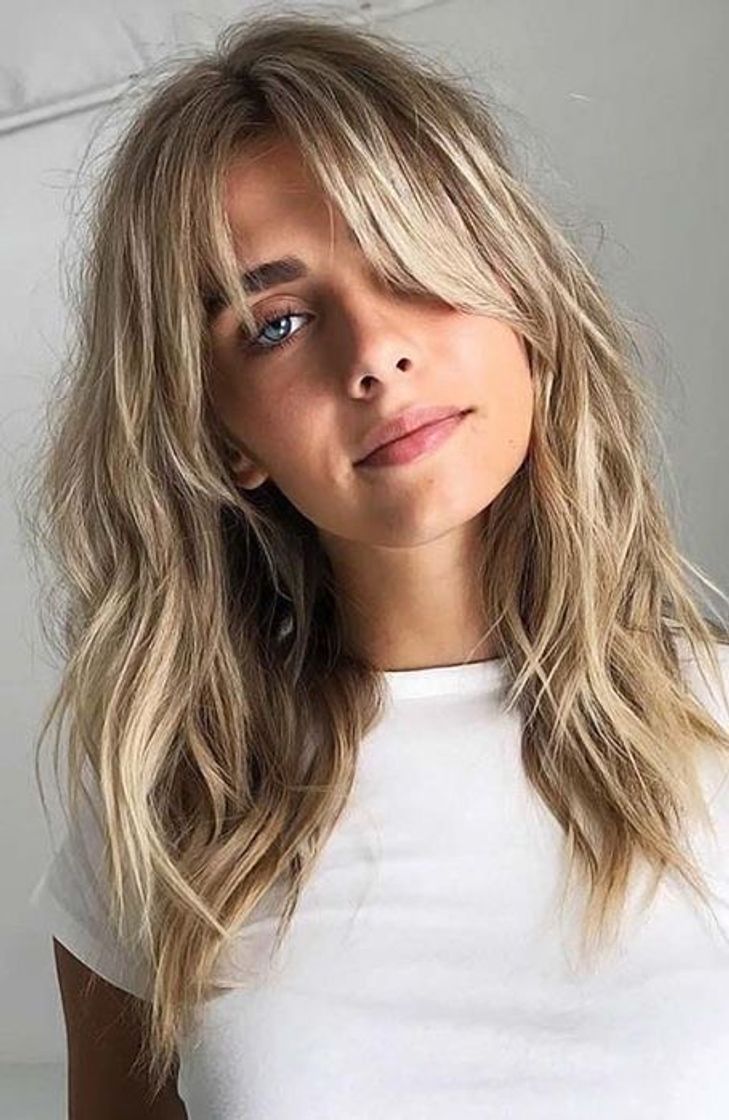 Social Luzes com corte que lembra Jennifer Aniston