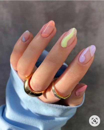 Pastel nails