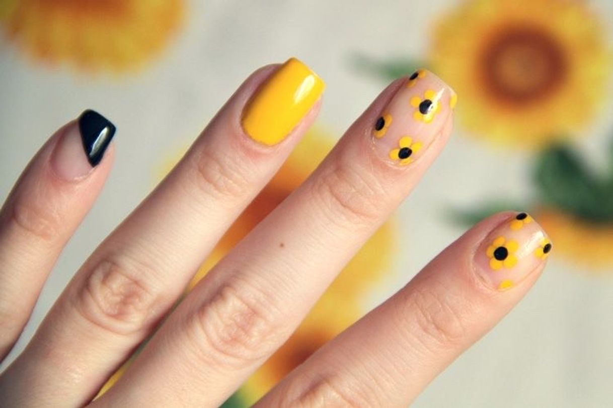 Sunflower nails
