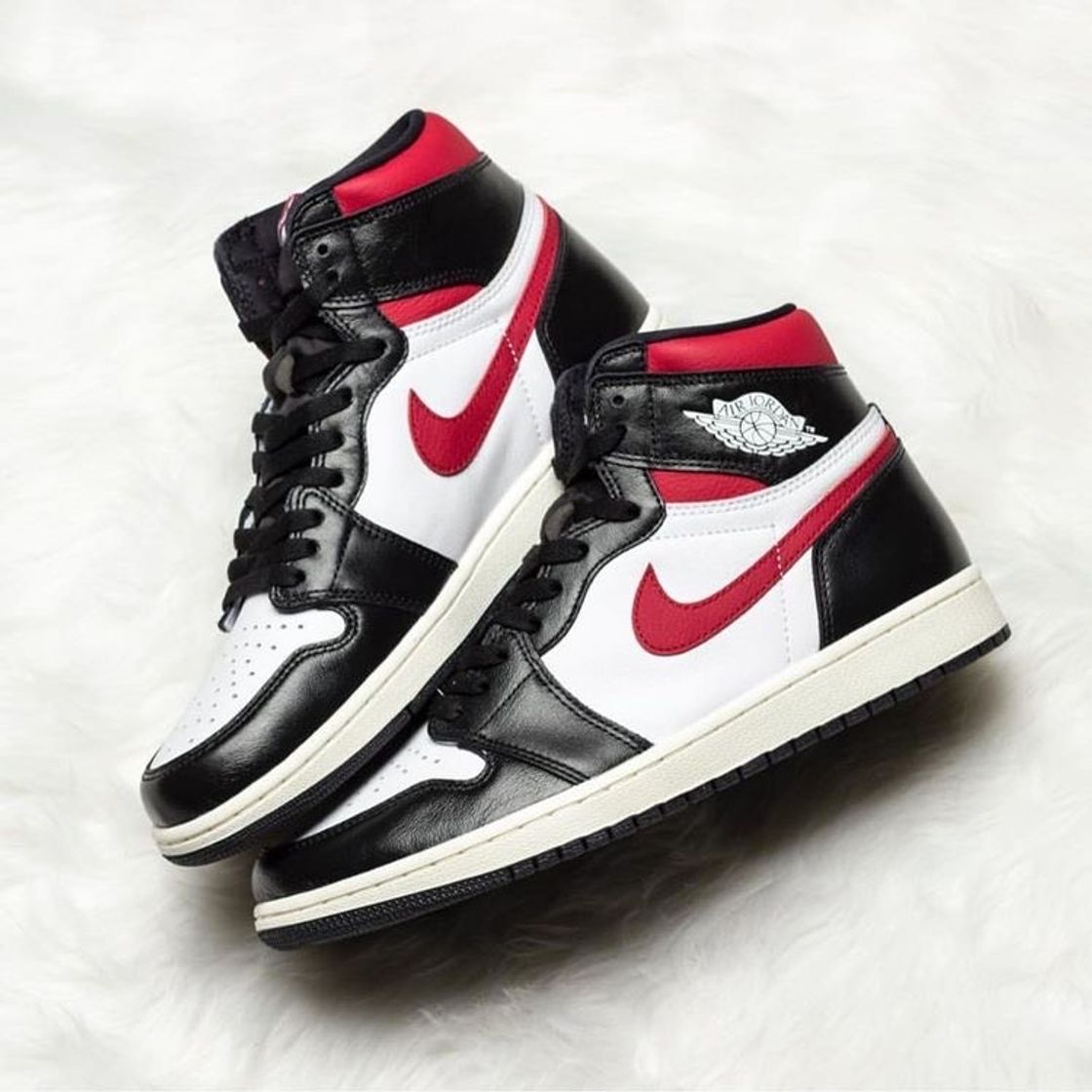 Social Air Jordan 1 Retro High OG 'Gym Red'