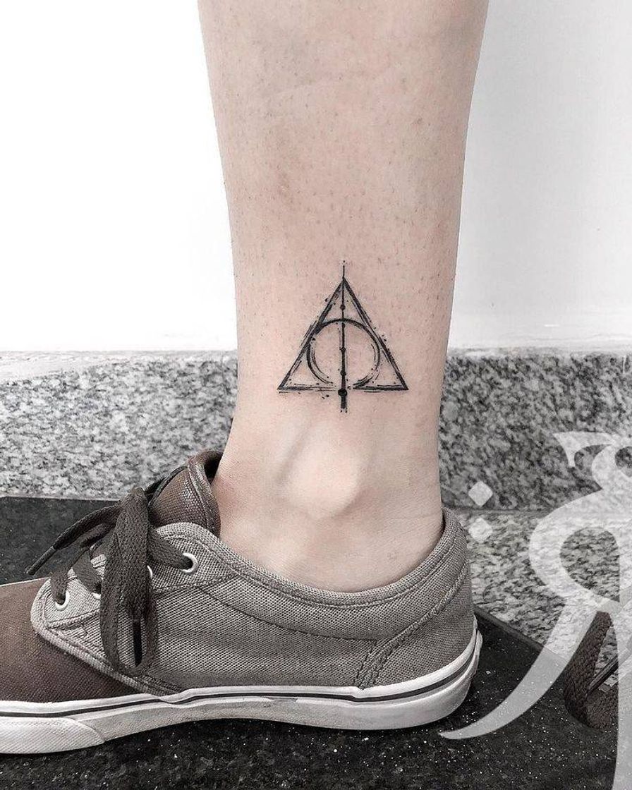 Social Tatuagem Relíquias da Morte perna