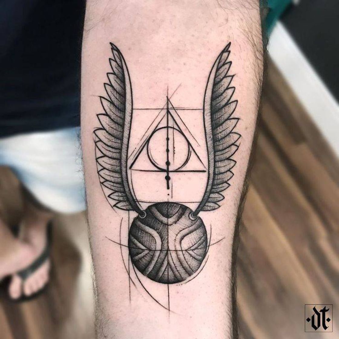Social Tatuagem Pomo de Ouro antebraço