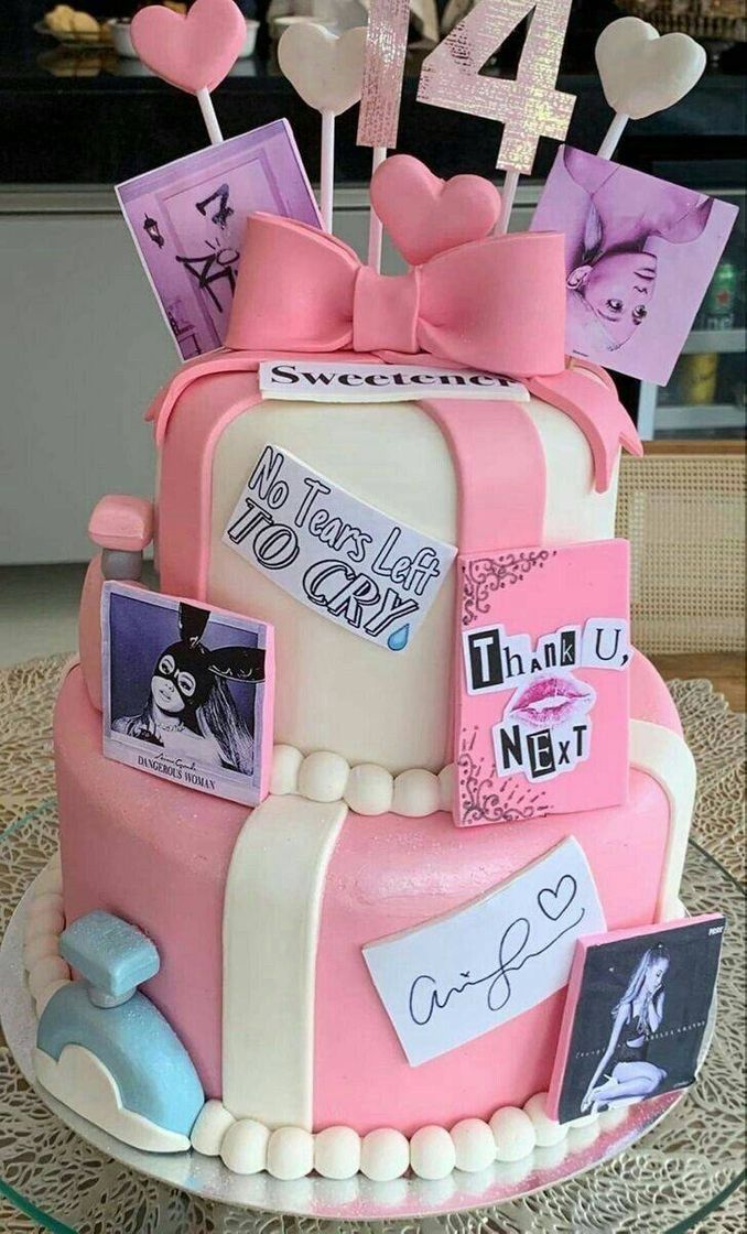 Moda CAKE ARIANA GRANDE ✨🤍