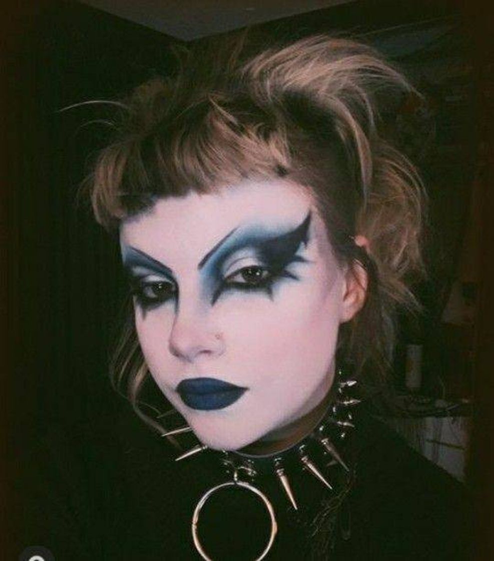 Social Linda make goth