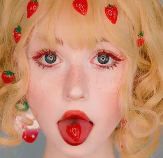 strawberry girl 🍓