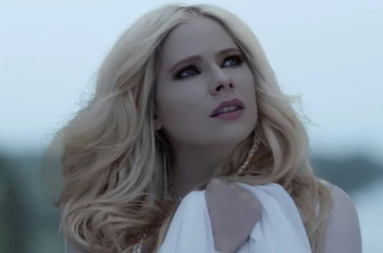 Fashion Avril Lavigne - Head Above Water (Official Video) - YouTube