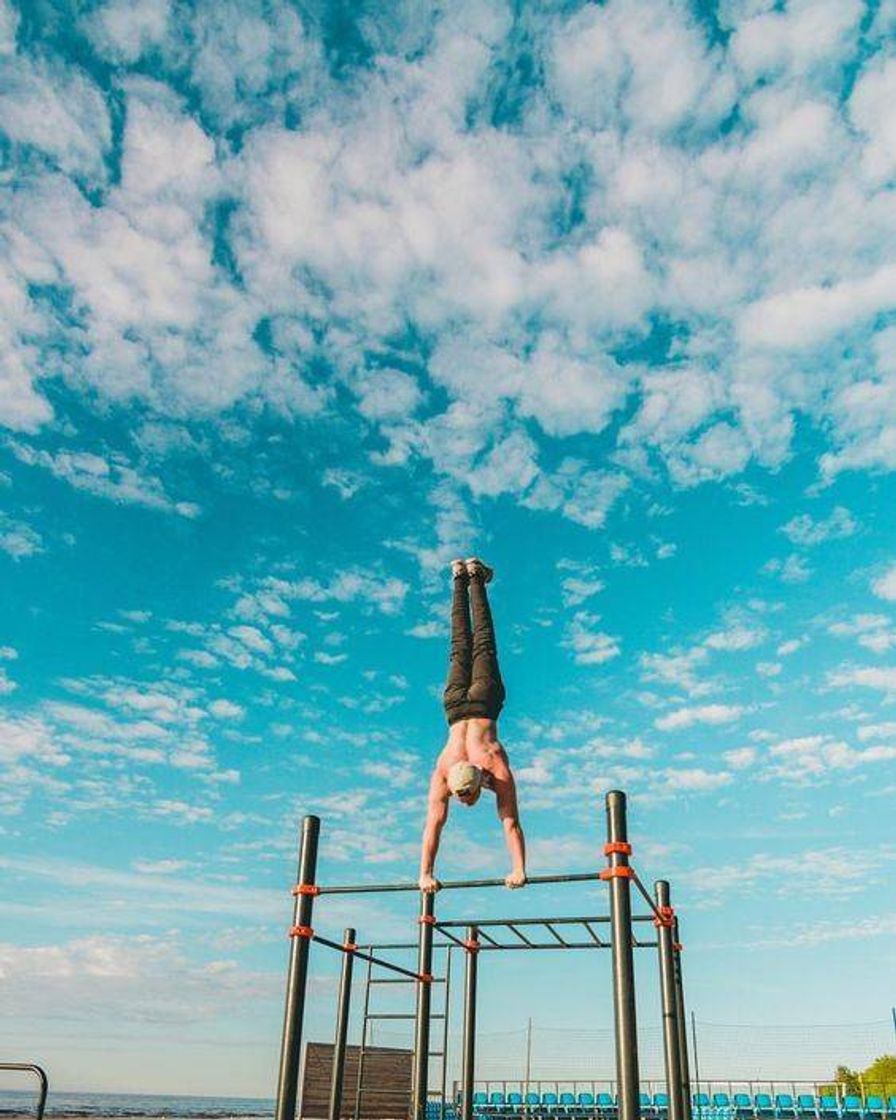 Fashion Handstand