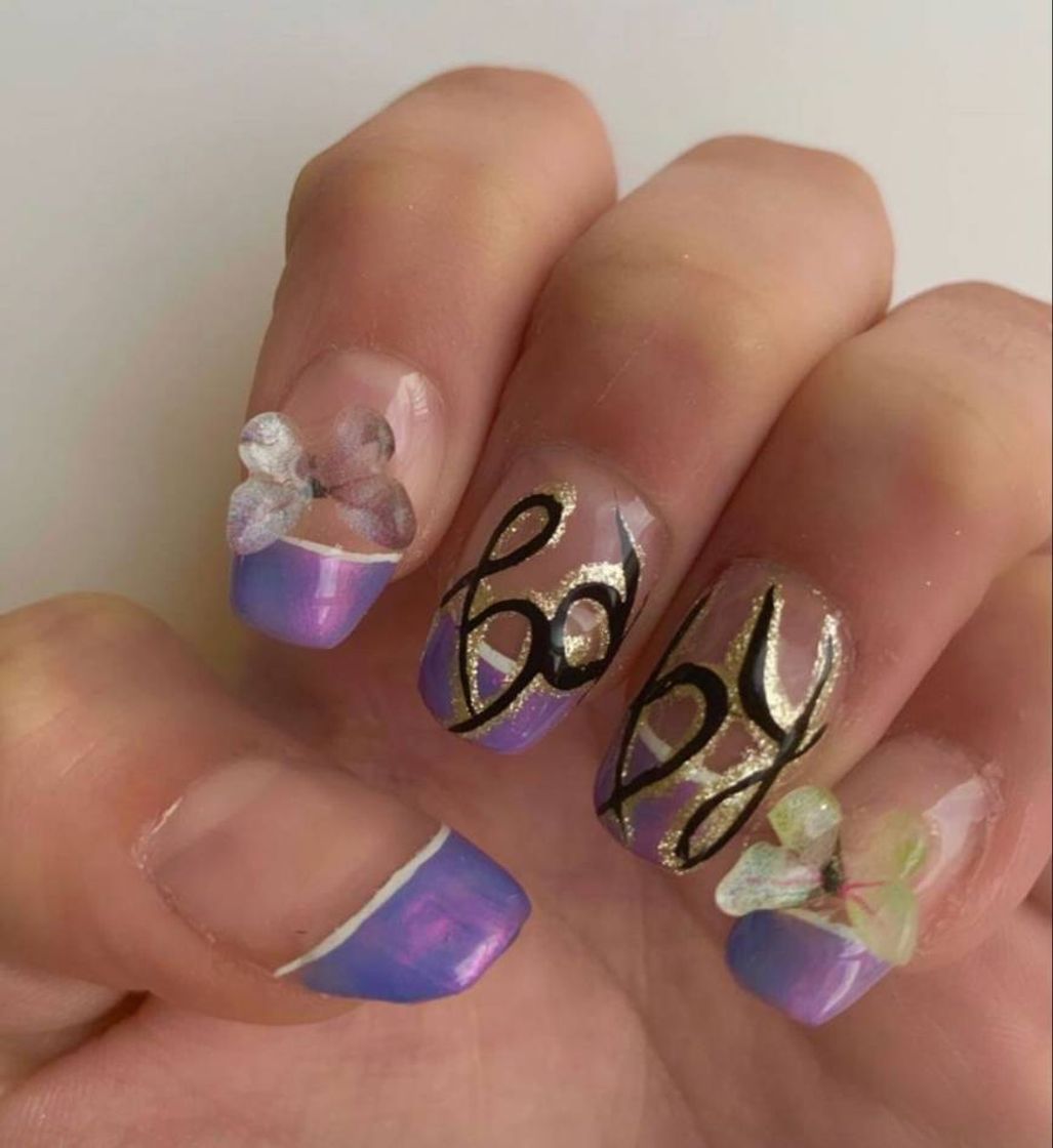 Moda purple nail with butterflies