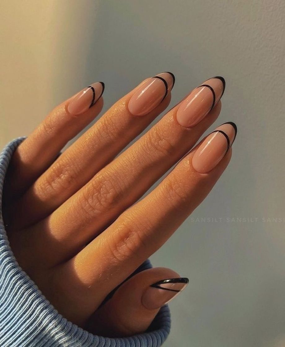 Social Minimalist nails
