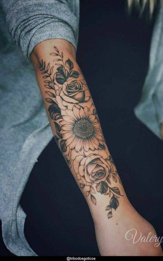 Inspirações  de tattos femininas, rosas delicadas