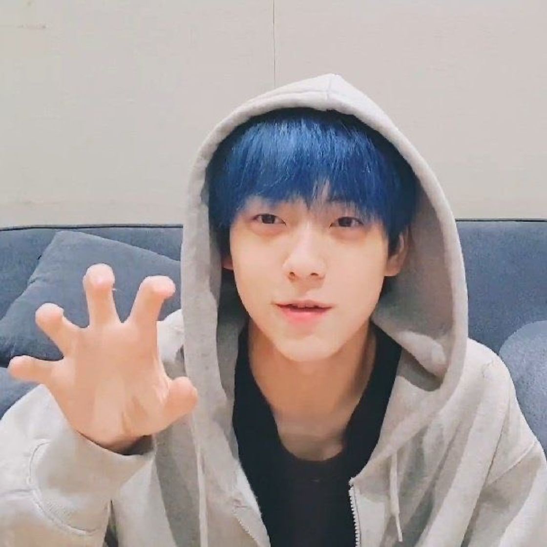 Fashion soobin blue hair icon