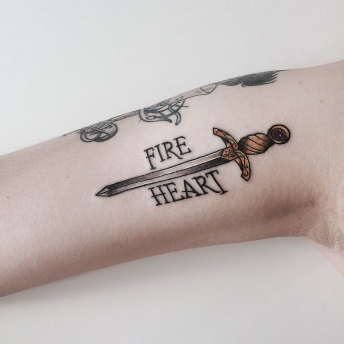 Moda Tatuagem de trono de vidro / Throne of glass tatto