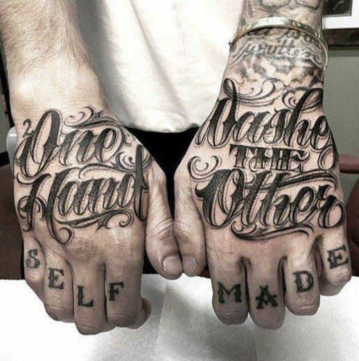 Tattoo na mão 