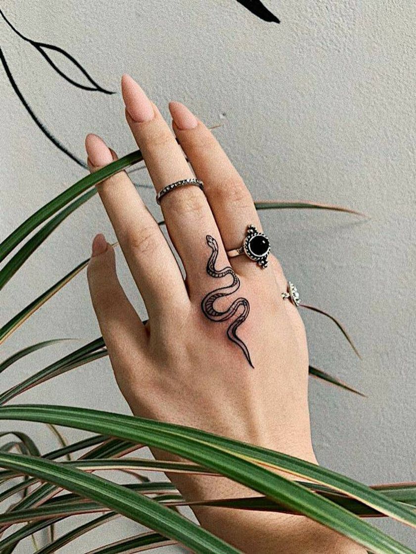 Fashion tattoo na mão🐍