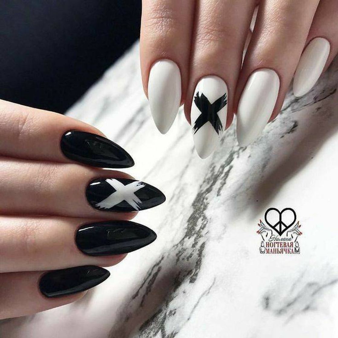 Social Black and White Nails