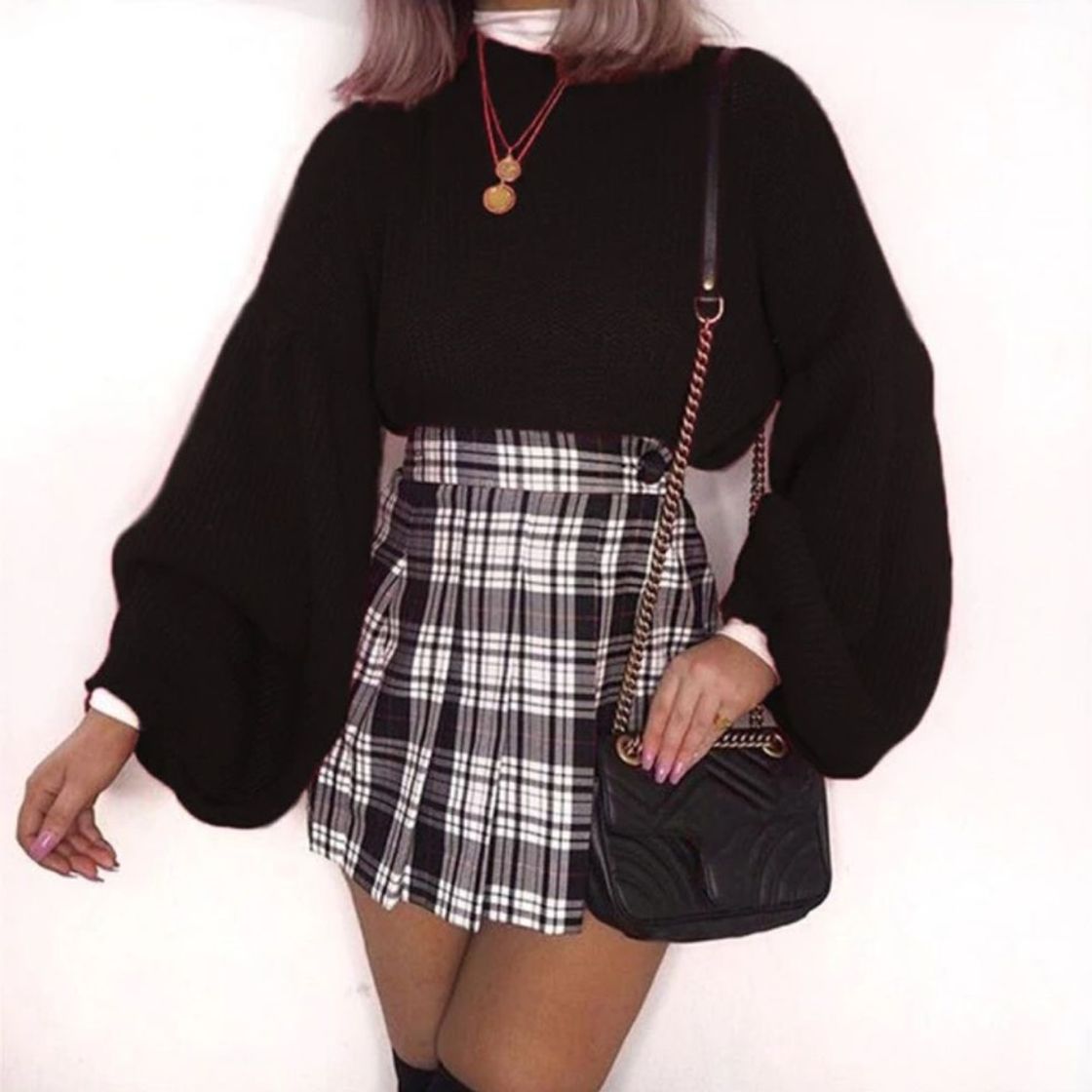 Fashion Outfit aesthetic con falda y suéter negro