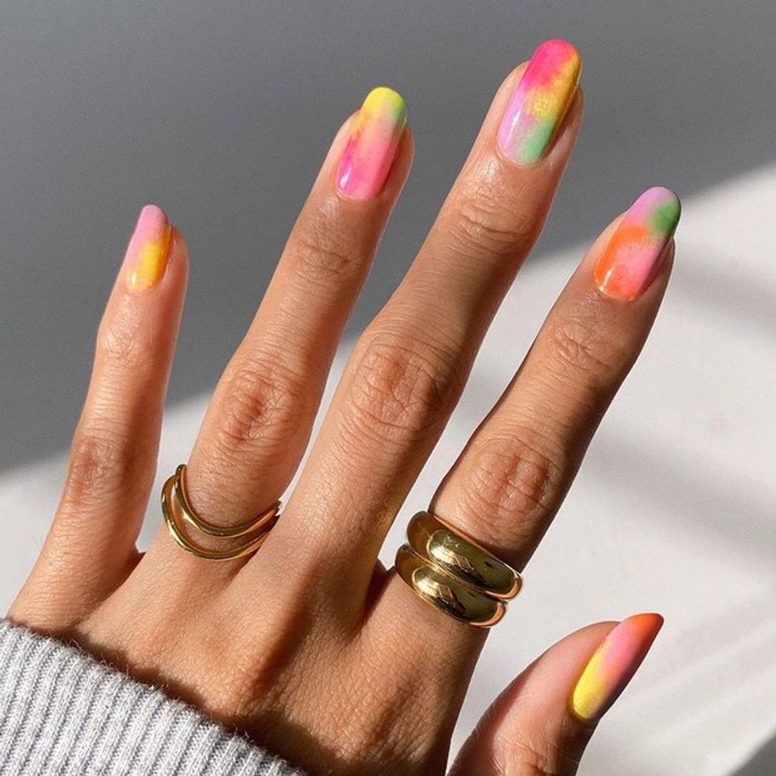 Moda Vogue - Globo
Unhas tie dye: inspirações e dicas para replic