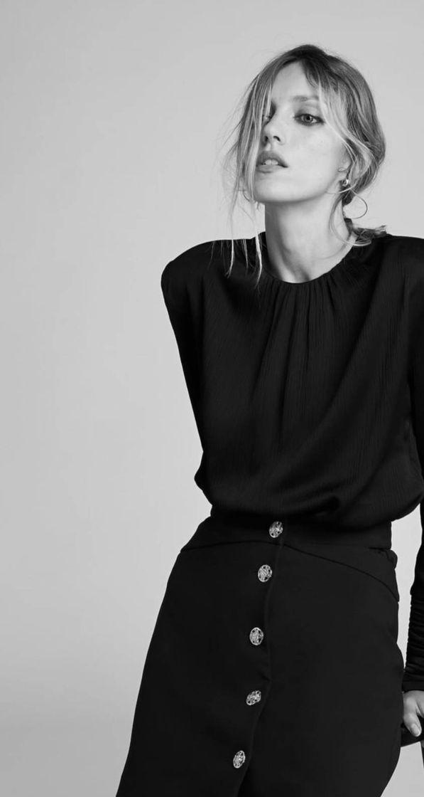 Social Blusa acetinada com ombreiras