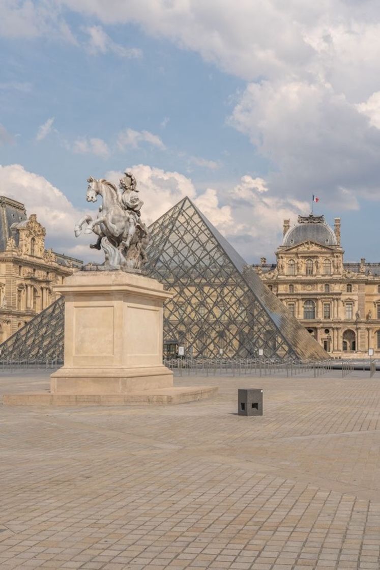 Place Museo del Louvre