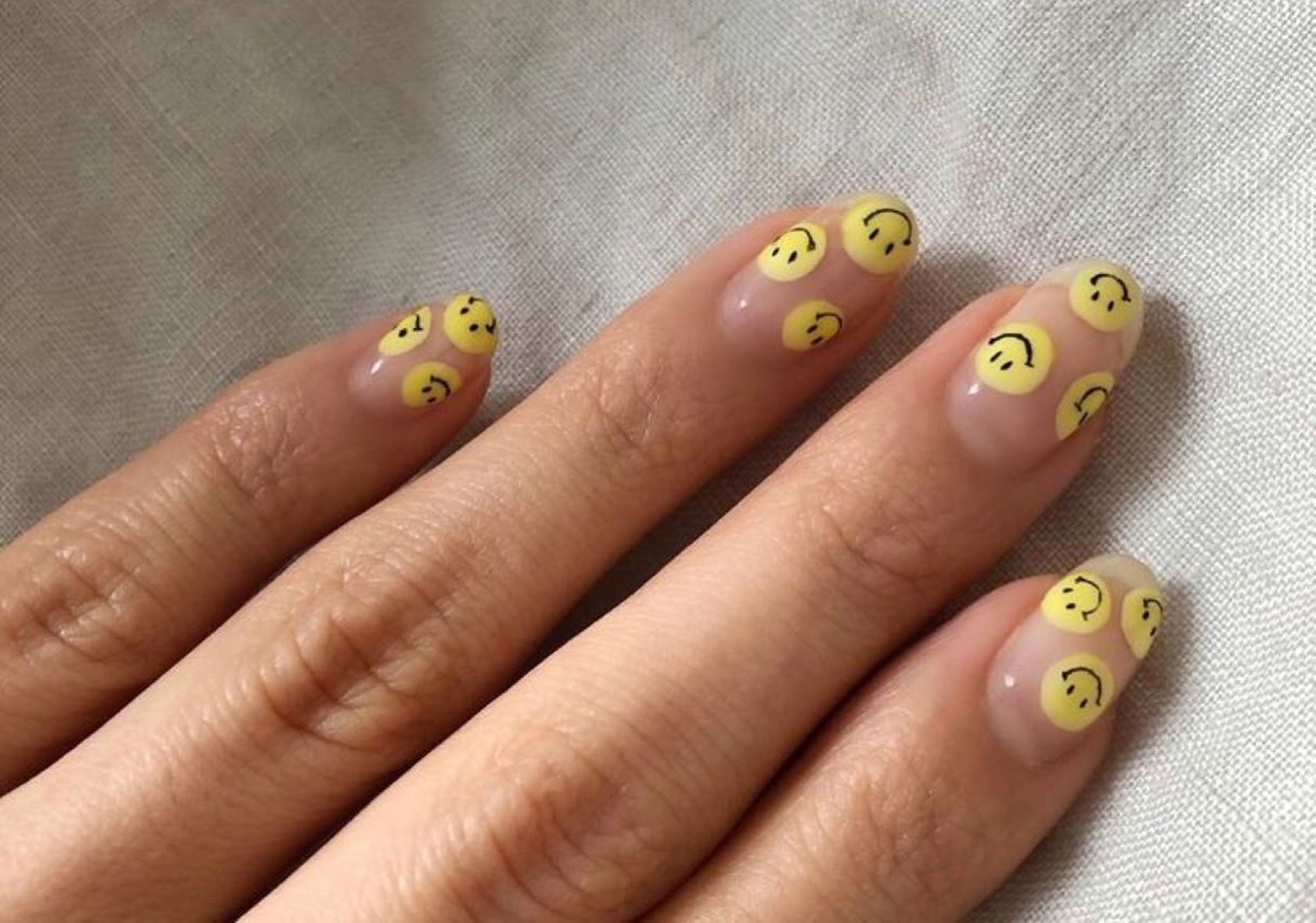 Fashion Smiley face nails 