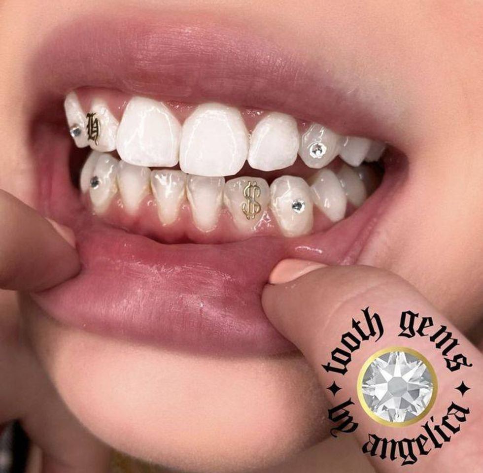 Fashion Tooth Gems! Quem nunca pensou em usar jóias assim? Eu amo! 